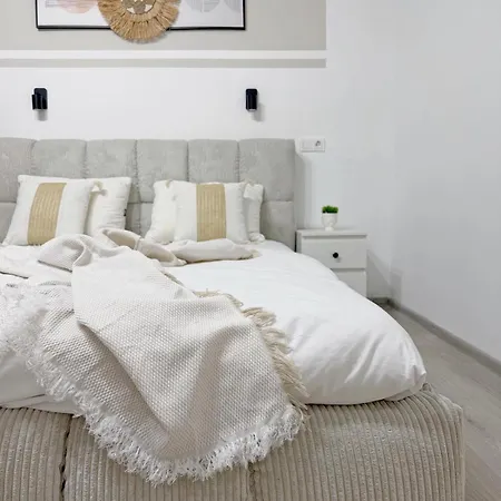 Modern - Meters Away From The Apartment *