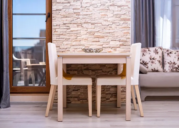 Modern - Meters Away From The * 帕莫瑞