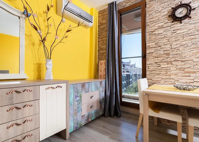 Modern - Meters Away From The Pomorie