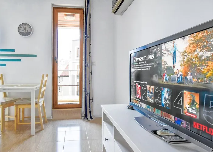 Modern - Meters Away From The * 帕莫瑞